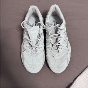 Adidas Women's Gray Sneakers - Excellent Condition